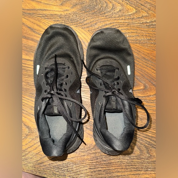Nike Runners - Size 9.5 W - Picture 2 of 4